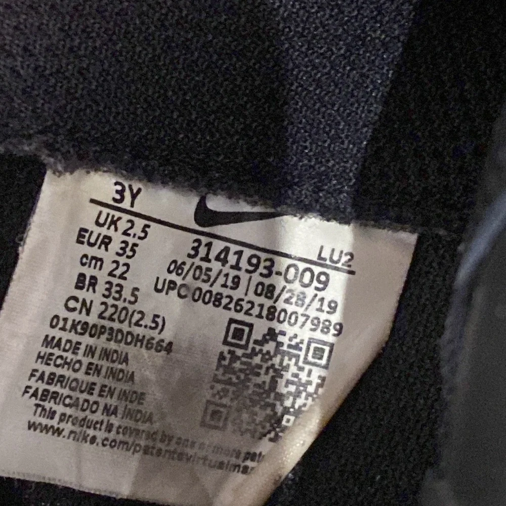 Kids Black Nike Sneakers - Picture 3 of 11